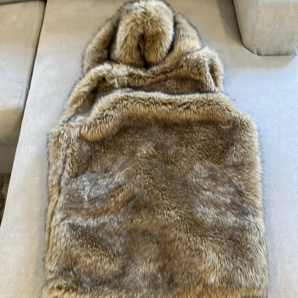 Forever 21 Large Faux Fur Vest with Hood - Picture 9 of 9